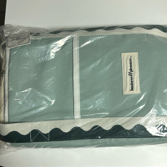 BUSINESS & PLEASURE COOLER 2 WAY TOTE - Picture 14 of 16